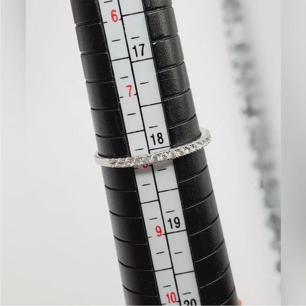 10k Solid White Gold Genuine Zircon Wedding Band Ring - Picture 4 of 5